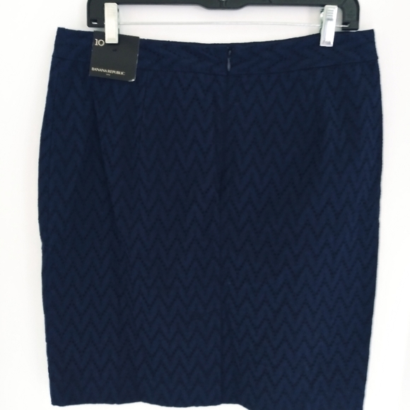 Banana Republic Lace Pencil Skirt - Picture 2 of 4